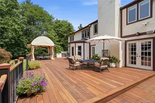 27 Amber Ln, Oyster Bay, NY 11771 - Photo 35
