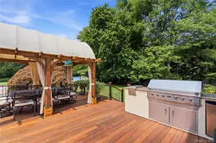 27 Amber Ln, Oyster Bay, NY 11771 - Photo 37