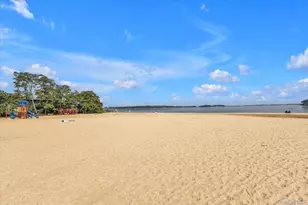 107 Fleets Cove Rd, Huntington, NY 11743 - Photo 31