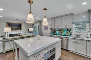 107 Fleets Cove Rd, Huntington, NY 11743 - Photo 11