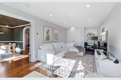 25 Roxbury Road, Scarsdale, NY 10583 - Photo 13