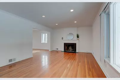 9 Wimbleton Lane, Great Neck, NY 11023 - Photo 3