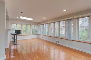 9 Wimbleton Ln, Great Neck, NY 11023 - Photo 11