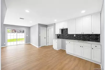 779 Peconic Avenue, West Babylon, NY 11704 - Photo 29