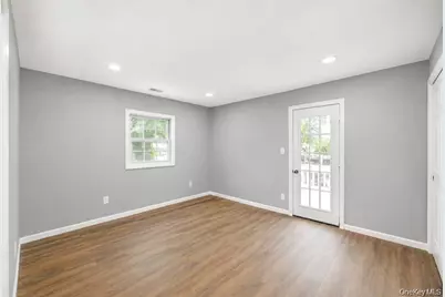 779 Peconic Avenue, West Babylon, NY 11704 - Photo 25