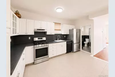 1374 Hobart Avenue, Bronx, NY 10461 - Photo 9