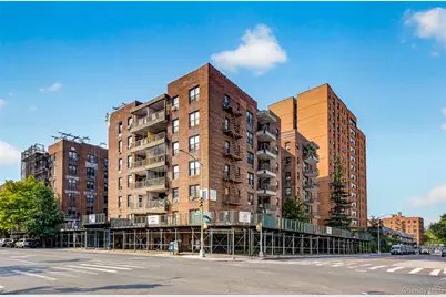 138-70 Elder Avenue #3L, Flushing, NY 11355 - Photo 1
