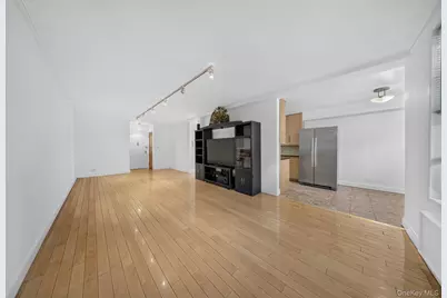 138-70 Elder Avenue #3L, Flushing, NY 11355 - Photo 9