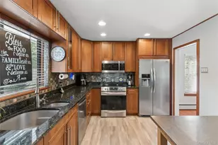 27 Sugarbush Ln, Coram, NY 11727 - Photo 7