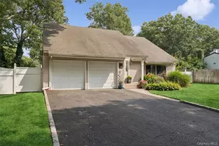 27 Sugarbush Ln, Coram, NY 11727 - Photo 35