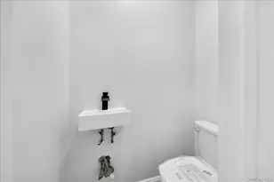1052 E 227th St, Bronx, NY 10466 - Photo 7