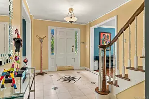 1 Shore Park Rd, Great Neck, NY 11023 - Photo 3
