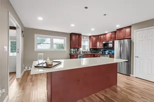 280 S Bayview Ave, Amityville, NY 11701 - Photo 9