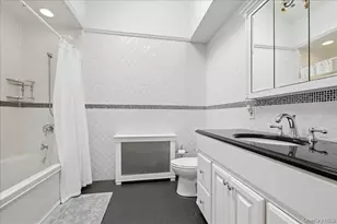 60 Kenwood Rd, Garden City, NY 11530 - Photo 23