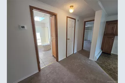 162 Village Circle W, Manorville, NY 11949 - Photo 5