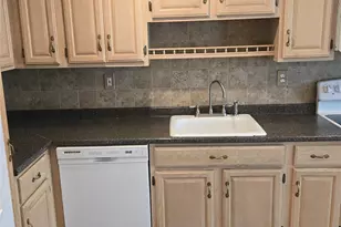 1506 Pondcrest Ln, White Plains, NY 10607 - Photo 19