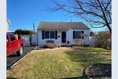 75 Mc Cue Lane, Babylon, NY 11702 - Photo 1