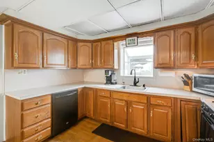 218 11th St, West Babylon, NY 11704 - Photo 5