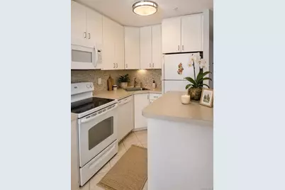 10 Canterbury Road #1-B, Great Neck, NY 11021 - Photo 5