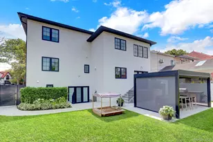 251-51 52nd Ave, Little Neck, NY 11362 - Photo 3