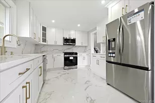 90 Grohmans Ln, Plainview, NY 11803 - Photo 9