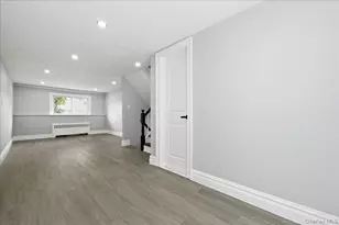 90 Grohmans Ln, Plainview, NY 11803 - Photo 21