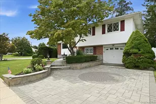 90 Grohmans Ln, Plainview, NY 11803 - Photo 3