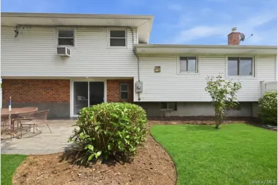 90 Grohmans Lane, Plainview, NY 11803 - Photo 29