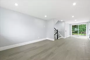 90 Grohmans Ln, Plainview, NY 11803 - Photo 19