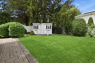 90 Grohmans Ln, Plainview, NY 11803 - Photo 31