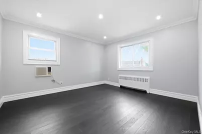 90 Grohmans Lane, Plainview, NY 11803 - Photo 17