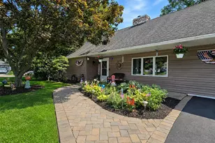 4 Halfcircle Dr, Holbrook, NY 11741 - Photo 3