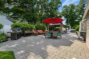 4 Halfcircle Dr, Holbrook, NY 11741 - Photo 25