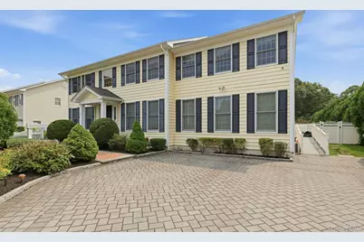 28 Spruce Street, Selden, NY 11784 - Photo 3