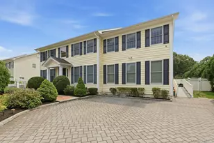 28 Spruce St, Selden, NY 11784 - Photo 3