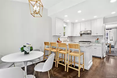 69 Eakins Road, Manhasset, NY 11030 - Photo 9