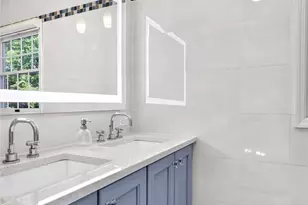 69 Eakins Rd, Manhasset, NY 11030 - Photo 17
