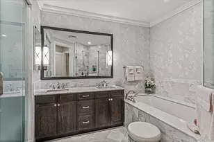 6000 Royal Ct, North Hills, NY 11040 - Photo 15