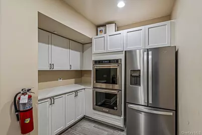6000 Royal Court #6006, North Hills, NY 11040 - Photo 29