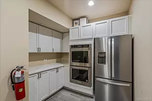 6000 Royal Ct, North Hills, NY 11040 - Photo 29