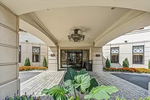 6000 Royal Ct, North Hills, NY 11040 - Photo 3