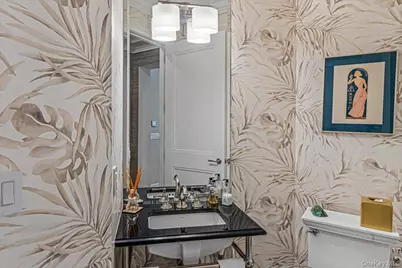 6000 Royal Court #6006, North Hills, NY 11040 - Photo 21