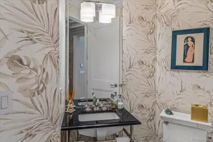 6000 Royal Ct, North Hills, NY 11040 - Photo 21