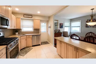 860 Helene Street, Wantagh, NY 11793 - Photo 23