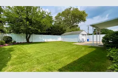 860 Helene Street, Wantagh, NY 11793 - Photo 5