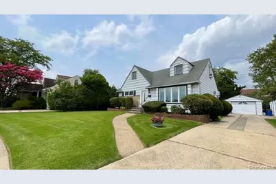 860 Helene Street, Wantagh, NY 11793 - Photo 7