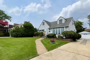 860 Helene St, Wantagh, NY 11793 - Photo 7