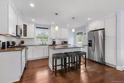 177 N Queens Avenue, Massapequa, NY 11758 - Photo 7