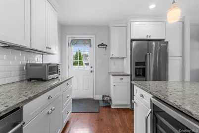 177 N Queens Avenue, Massapequa, NY 11758 - Photo 9