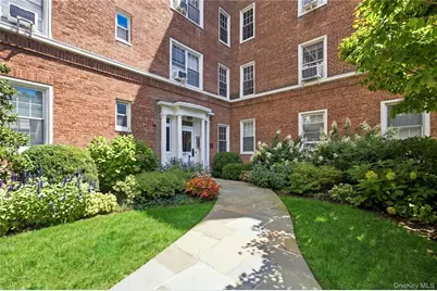 8 Midland Gardens #3i, Bronxville, NY 10708 - Photo 3